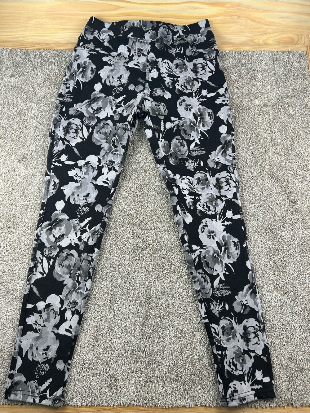 NWOT Floral Print Skinny Pants - Black & Gray
